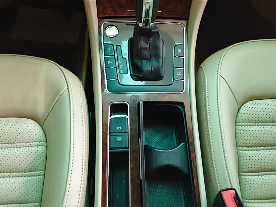Volkswagen Passat 2013 2.0TSI DSG Yuzun Edition