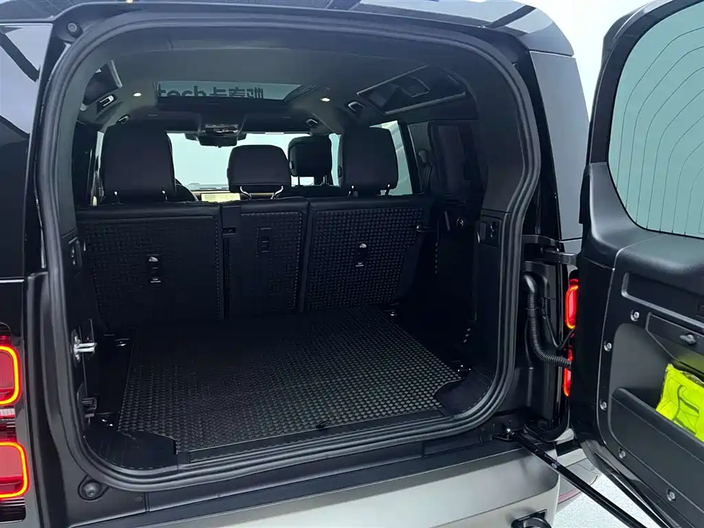 Land Rover Defender 2024 110 3.0T P400 X-DYNAMIC HSE