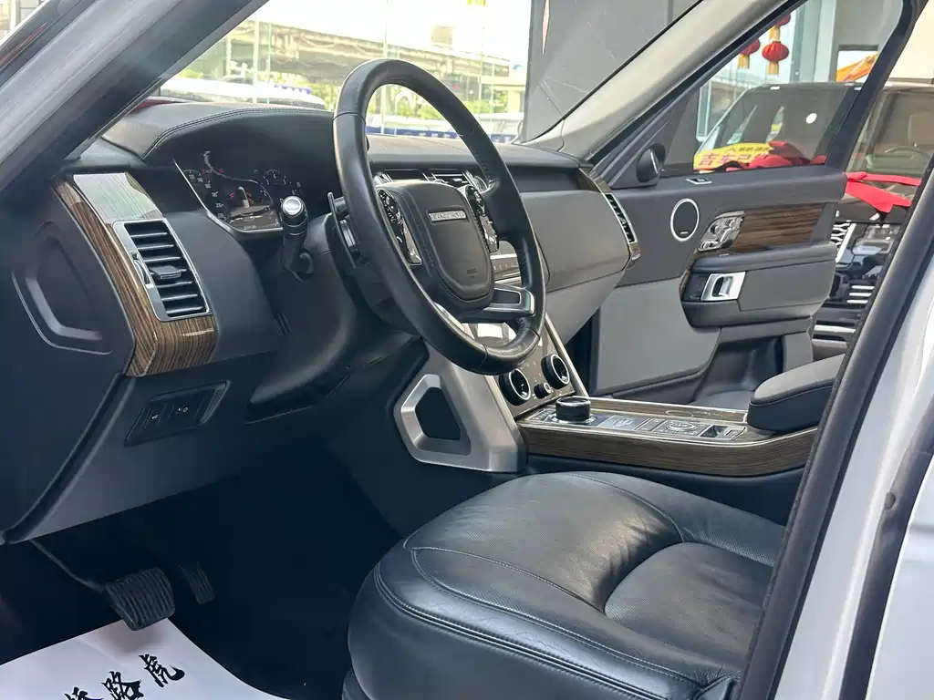Range Rover Vogue SE LWB 2018