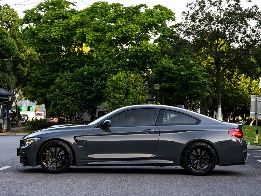 BMW M4 Coupe Shadow Edition 2019