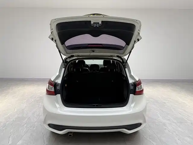 Nissan Tiida 2016 1.6L CVT Smart Edition
