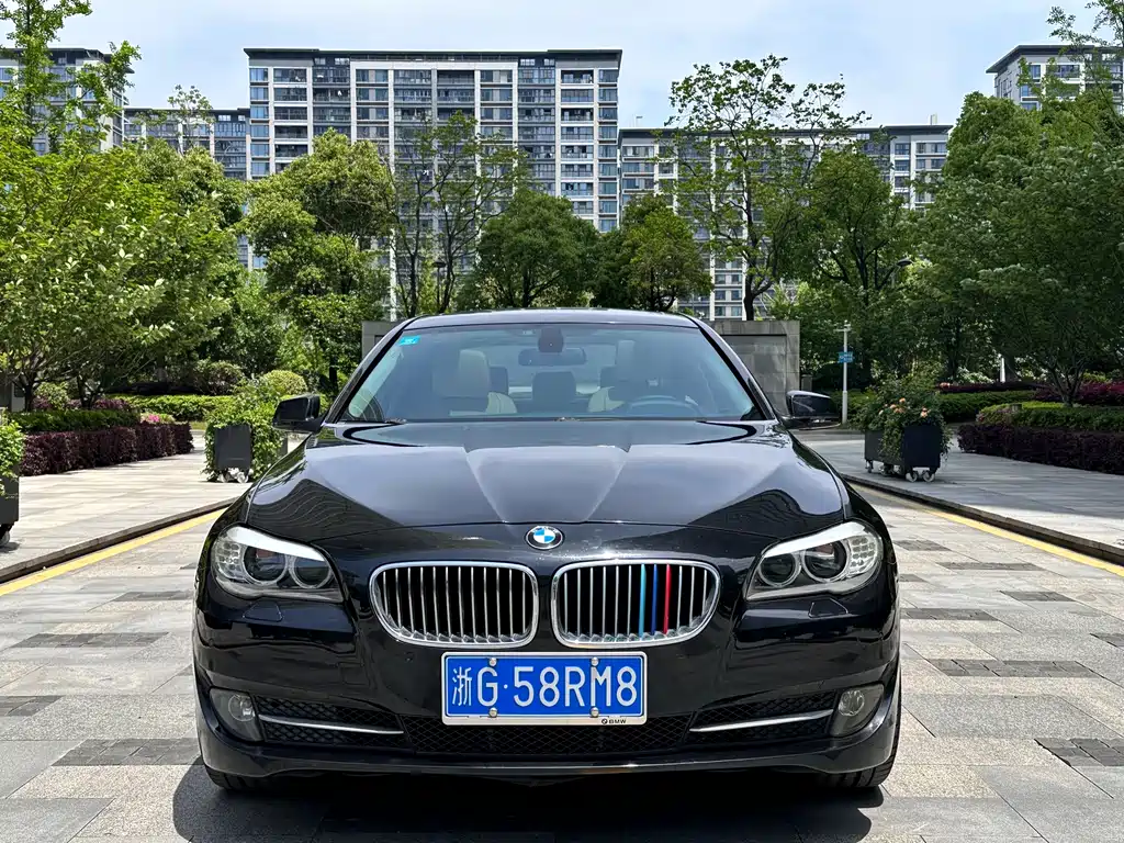 BMW 5 Series 2012 530Li Leading Edition - фото 2