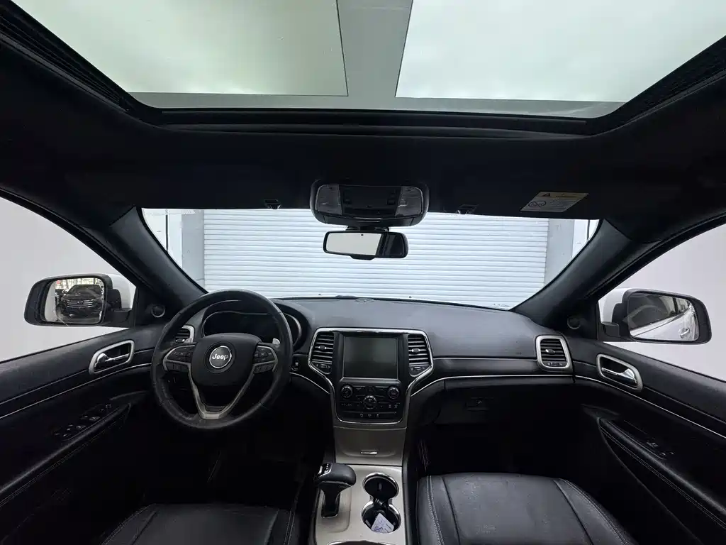 Jeep Grand Cherokee 2015 3.0L Luxury Navigation Edition