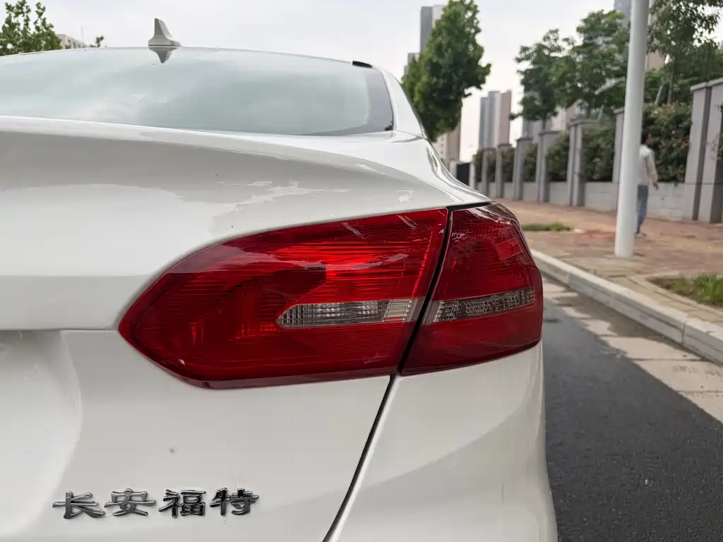 Ford Focus 2018 Sedan Classic 1.6L Manual Fashion Edition Smart Drive Version