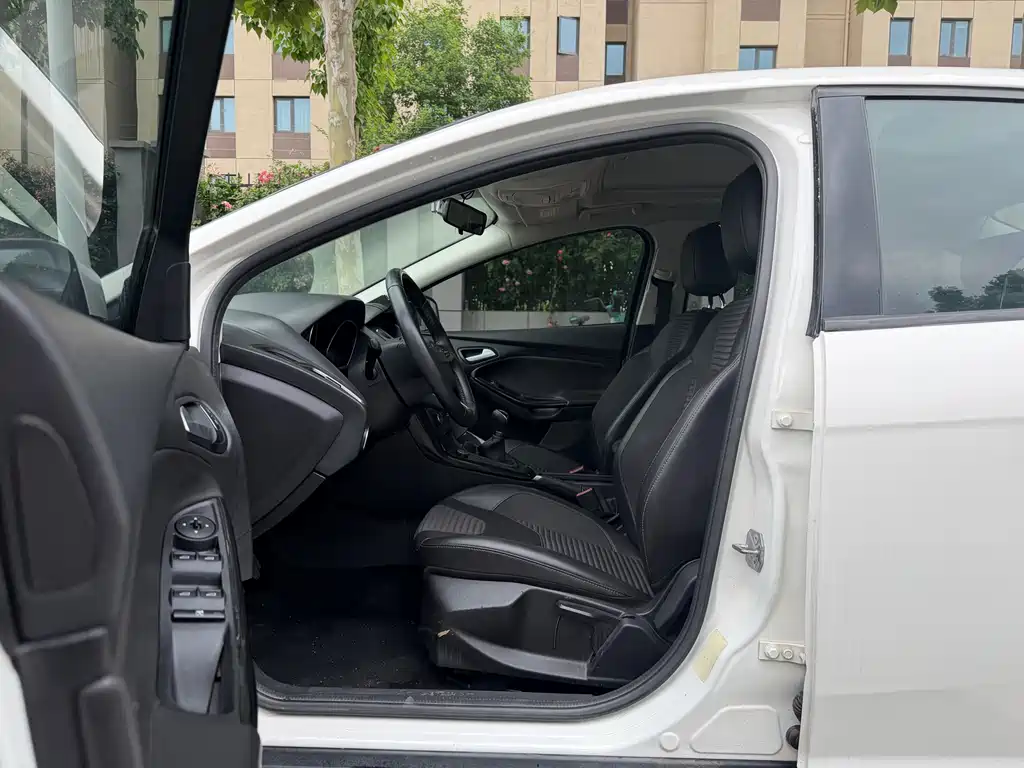 Ford Focus 2018 Sedan Classic 1.6L Manual Fashion Edition Smart Drive Version