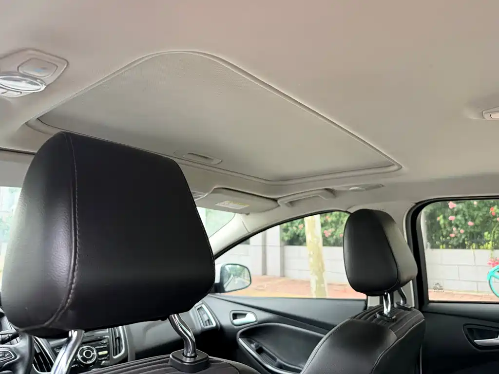 Ford Focus 2018 Sedan Classic 1.6L Manual Fashion Edition Smart Drive Version