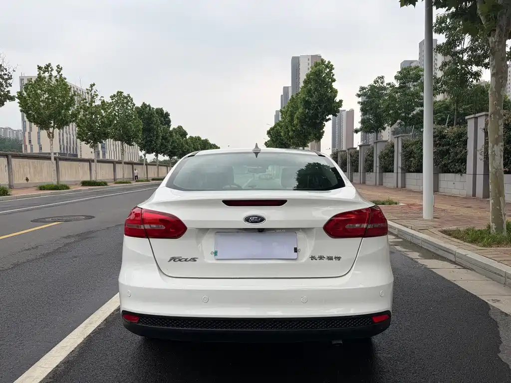 Ford Focus 2018 Sedan Classic 1.6L Manual Fashion Edition Smart Drive Version