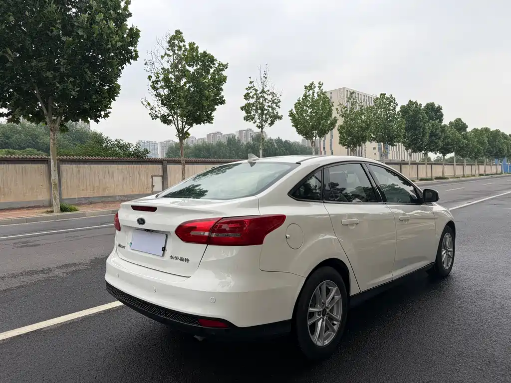 Ford Focus 2018 Sedan Classic 1.6L Manual Fashion Edition Smart Drive Version