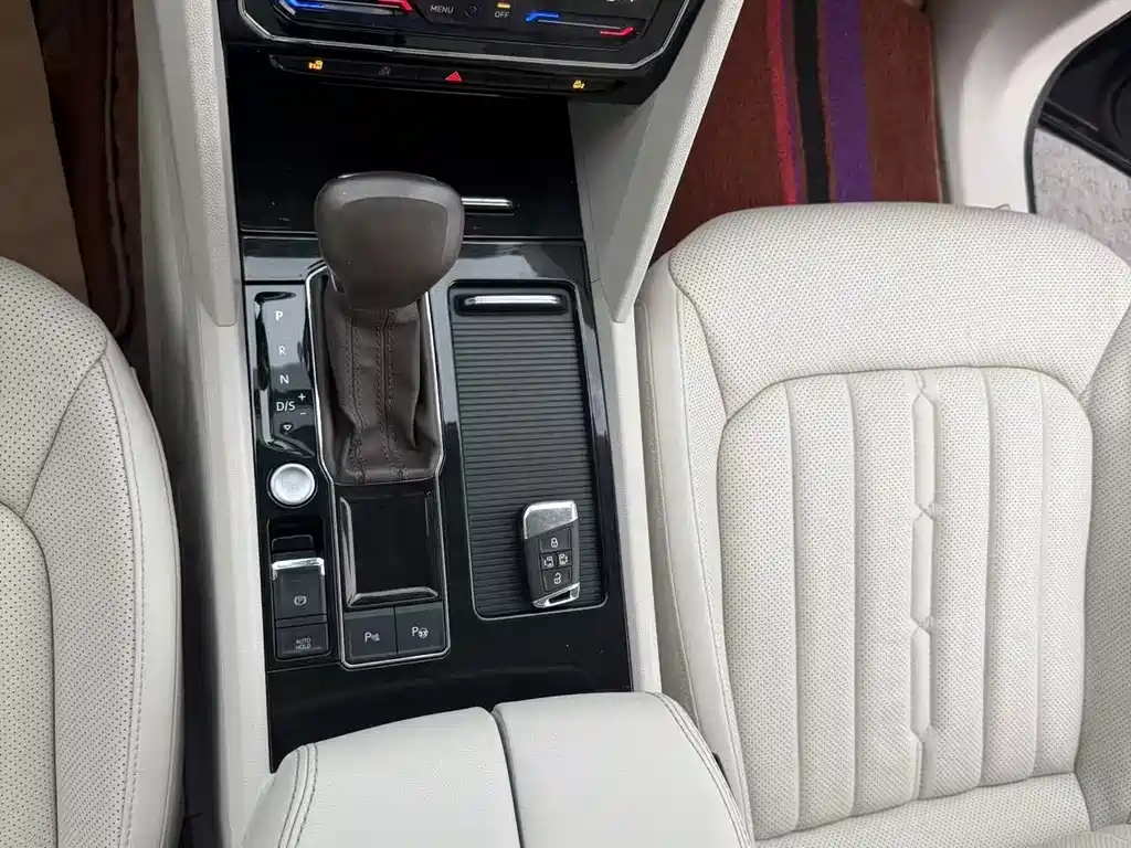 Viloran 2020 330TSI Luxury Edition
