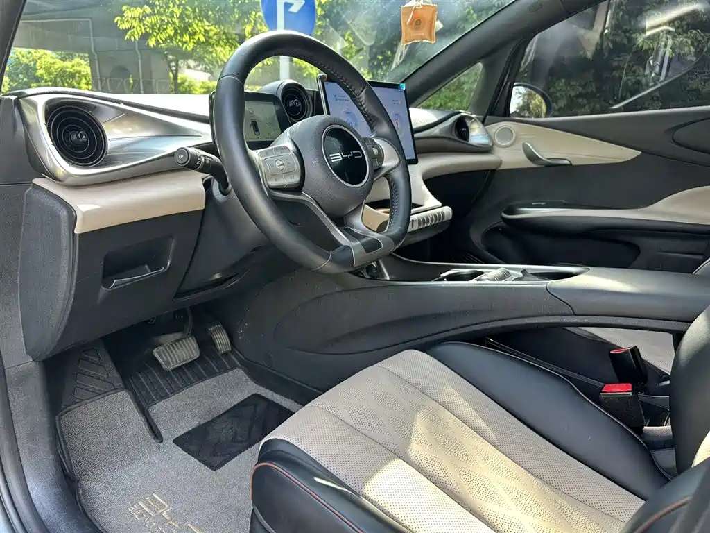 BYD Dolphin 2023 420km Fashion Edition