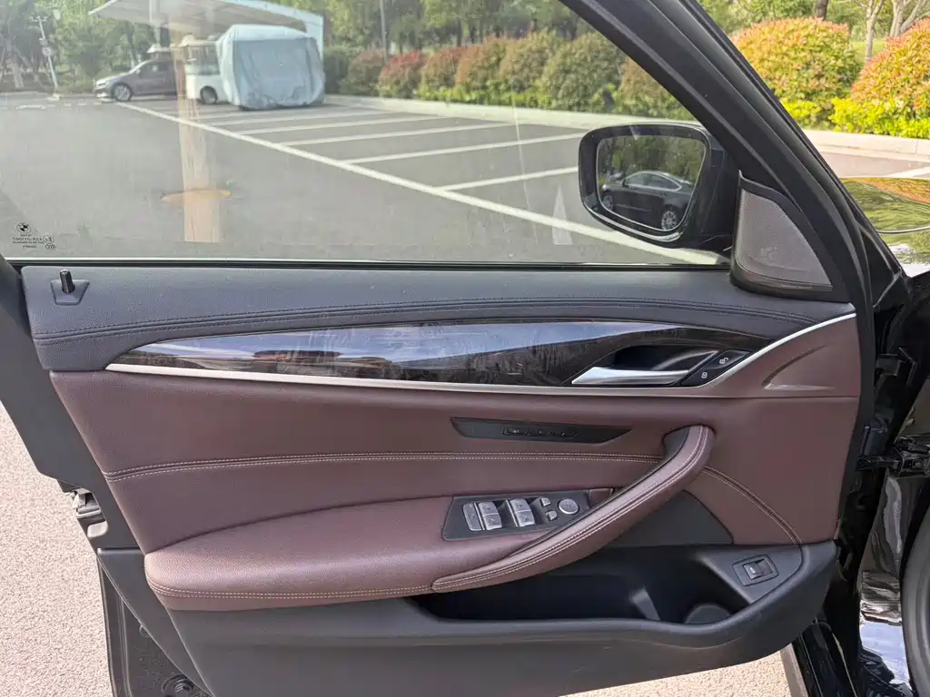 BMW 5 Series 2019 525Li M Sport Package