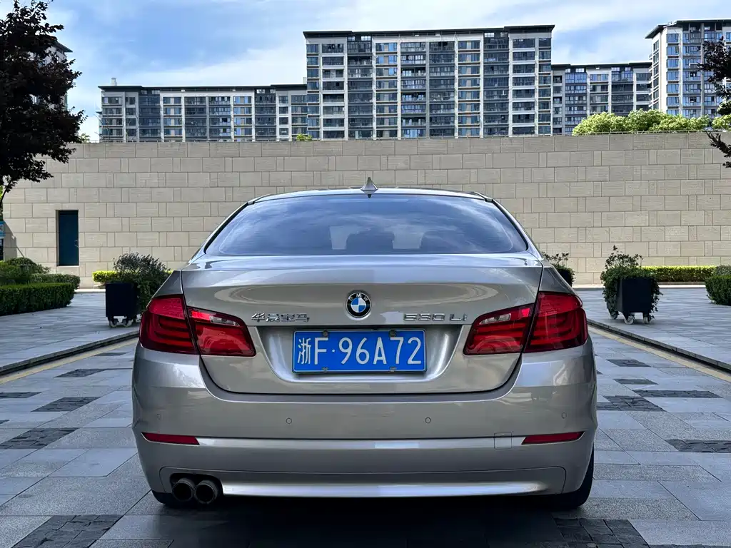 BMW 5 Series 2013 530Li Leading Edition - фото 5
