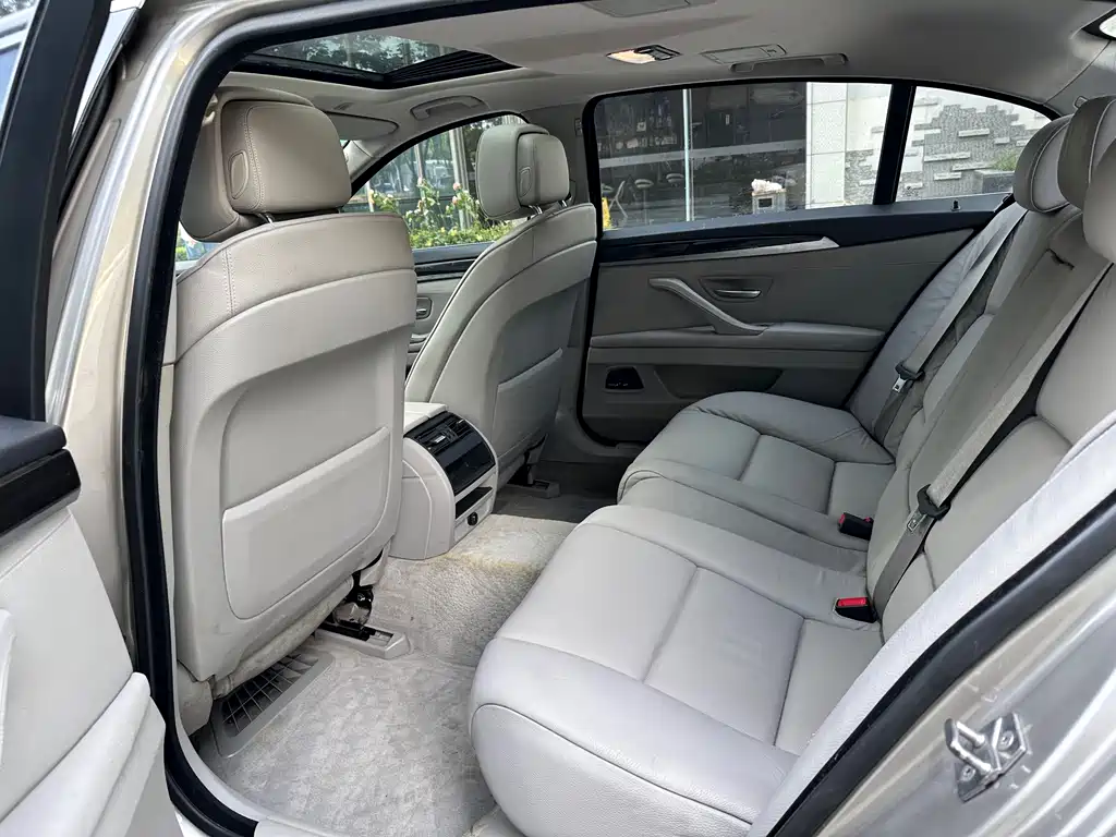 BMW 5 Series 2013 530Li Leading Edition - фото 8