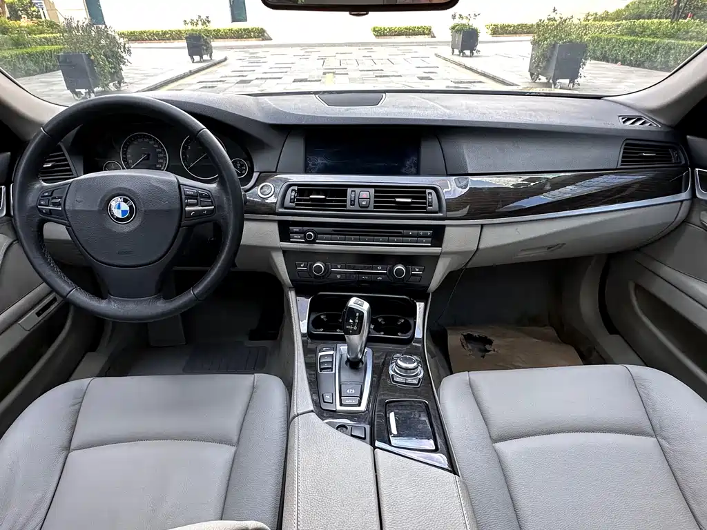 BMW 5 Series 2013 530Li Leading Edition - фото 9