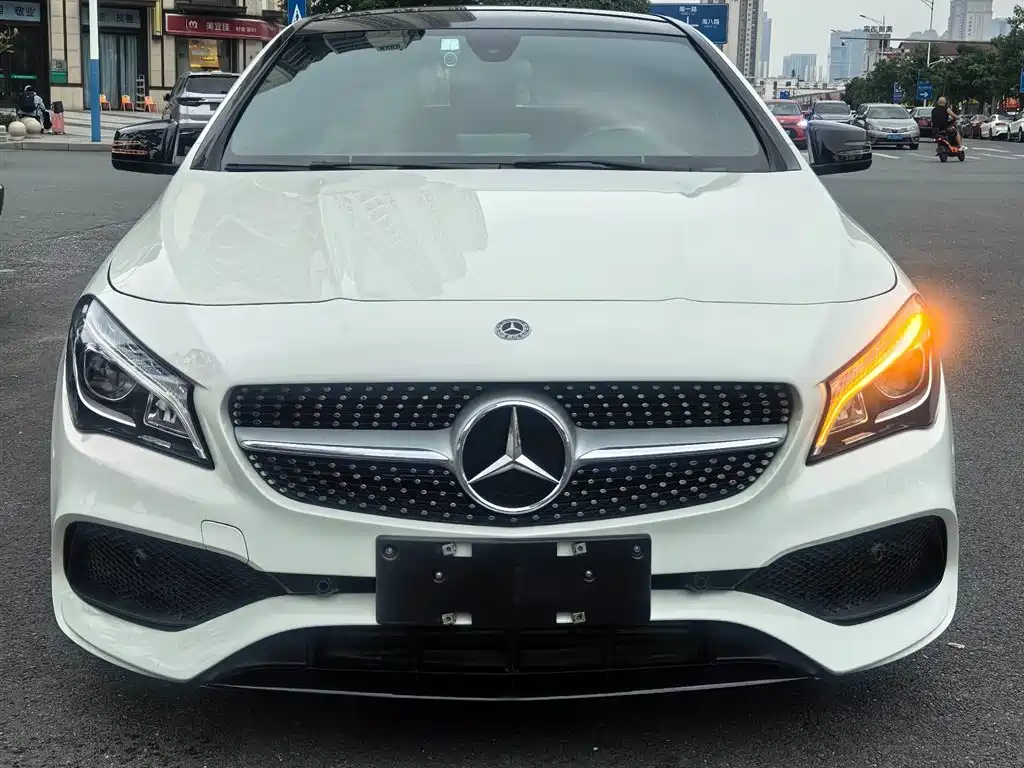Mercedes-Benz CLA 200 Fashion Edition
