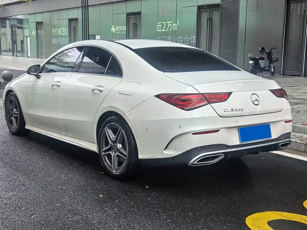Mercedes-Benz CLA 200