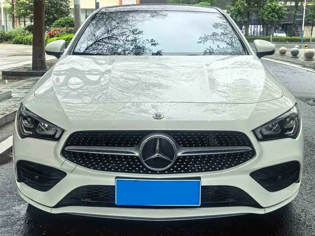 Mercedes-Benz CLA 200