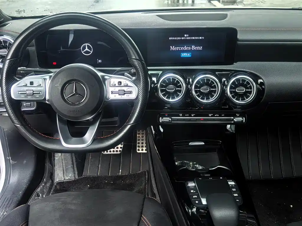 Mercedes-Benz CLA 200