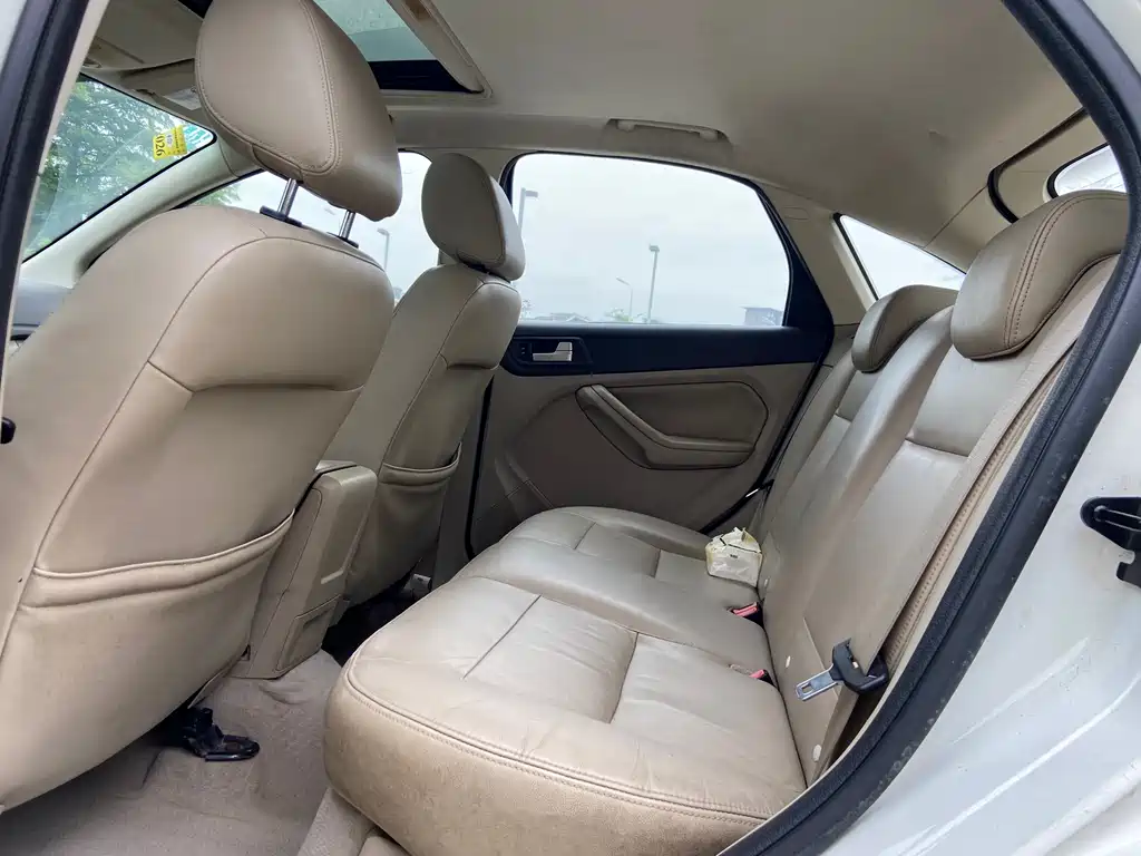 Ford Focus 2012 Hatchback Classic 1.8L Automatic Fashion