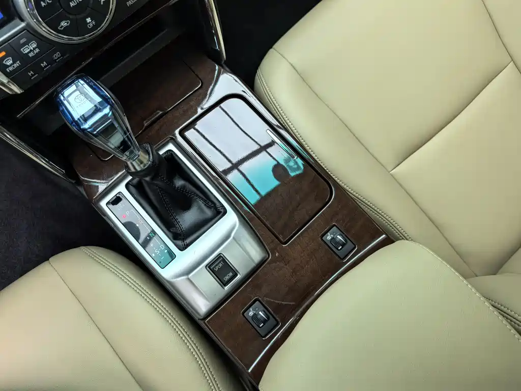 Toyota Reiz 2013 2.5V Shangrui Edition