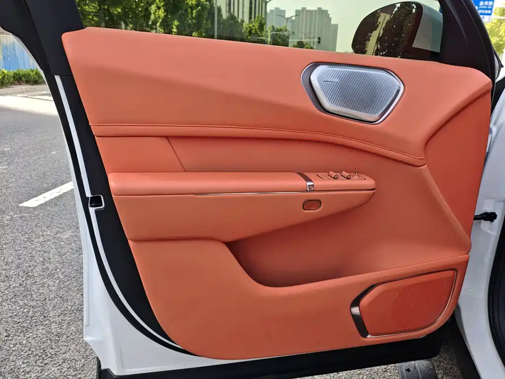 Lynk & Co 900 2025 2.0T Ultra 6-Seater