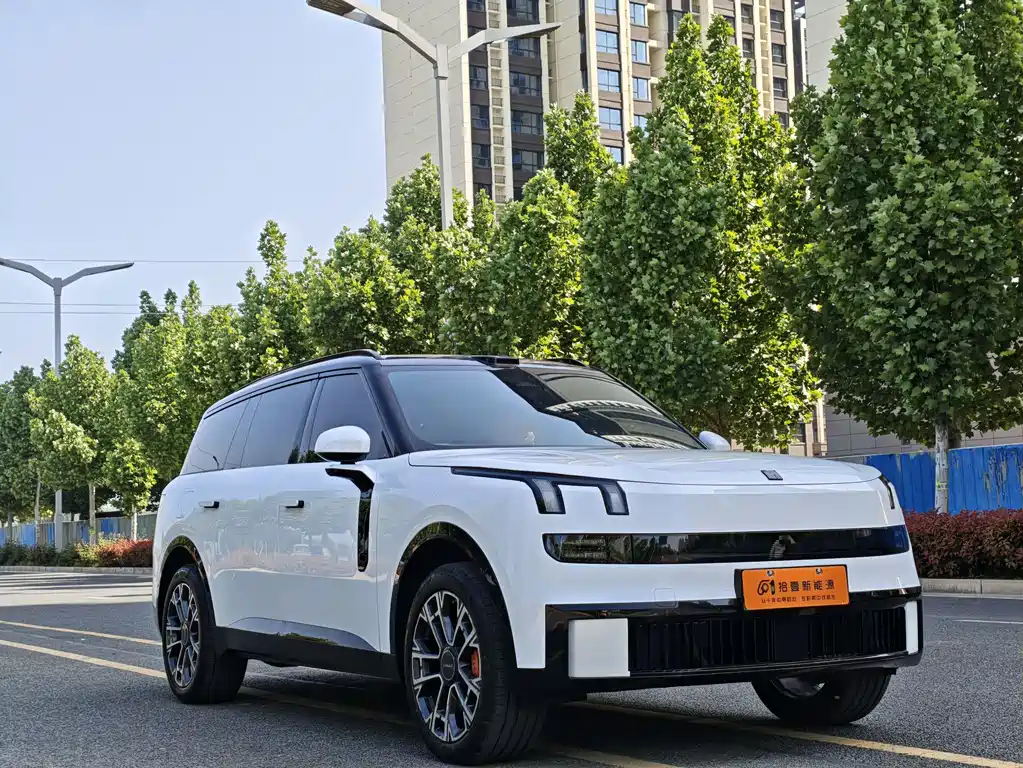 Lynk & Co 900 2025 2.0T Ultra 6-Seater