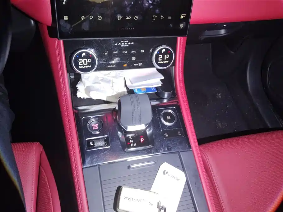 Jaguar F-PACE 2024 P250 R-Dynamic SE