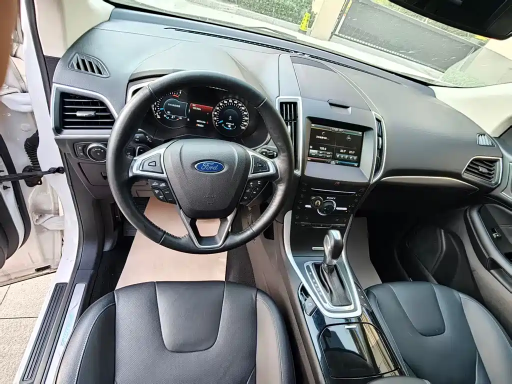 Ford Edge 2015 2.0T GTDi AWD Titanium