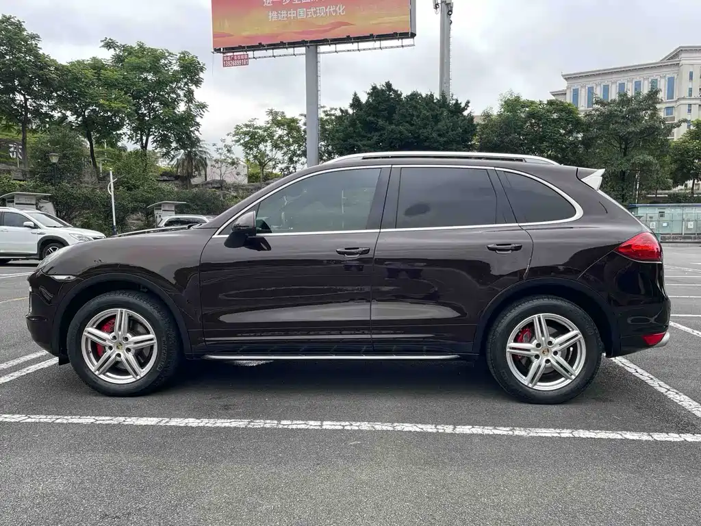 2014 Porsche Cayenne Platinum Edition 3.0T