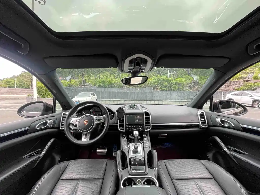 2014 Porsche Cayenne Platinum Edition 3.0T