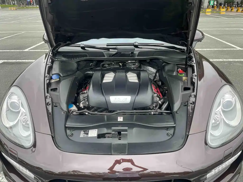 2014 Porsche Cayenne Platinum Edition 3.0T