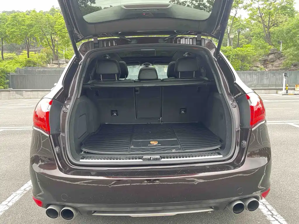2014 Porsche Cayenne Platinum Edition 3.0T