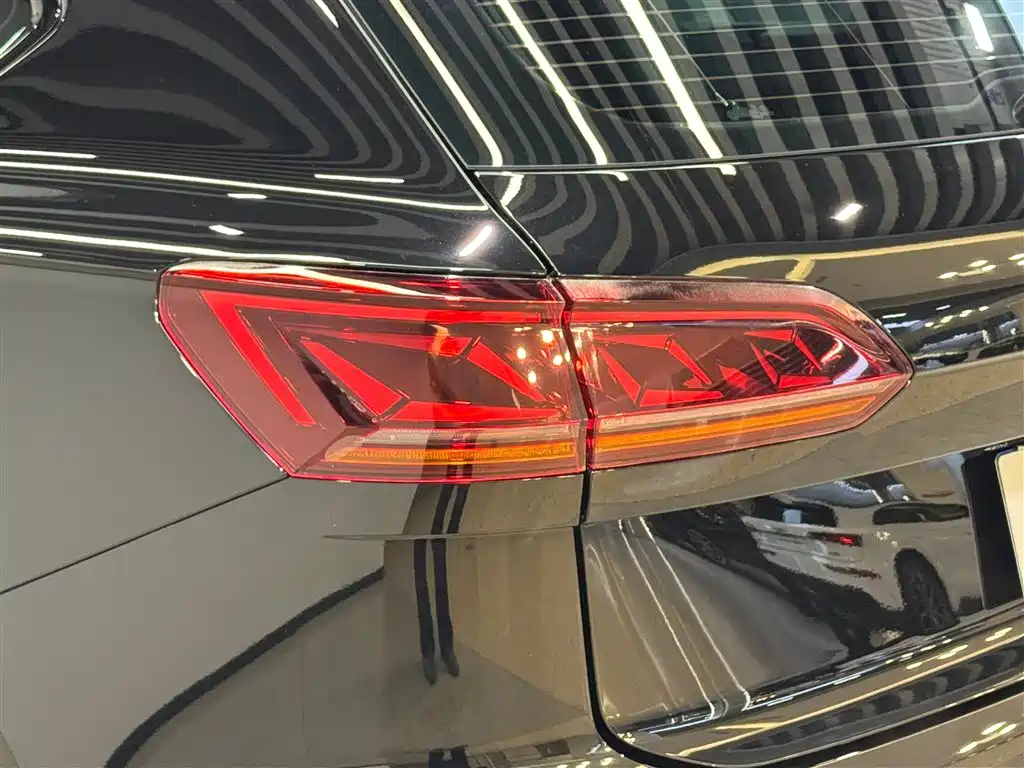 Volkswagen Touareg 2022 3.0 TSI R-Line Black Edition
