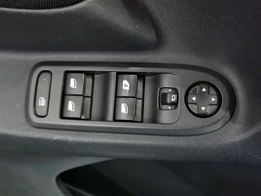 Citroën Elysée 2016 1.6L Manual Fashion