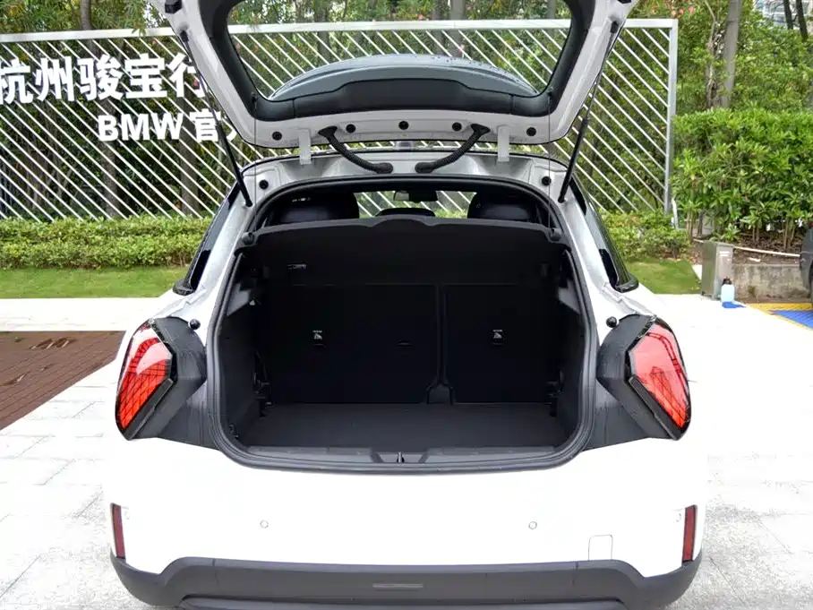 MINI Cooper S 5-door Artist 2025