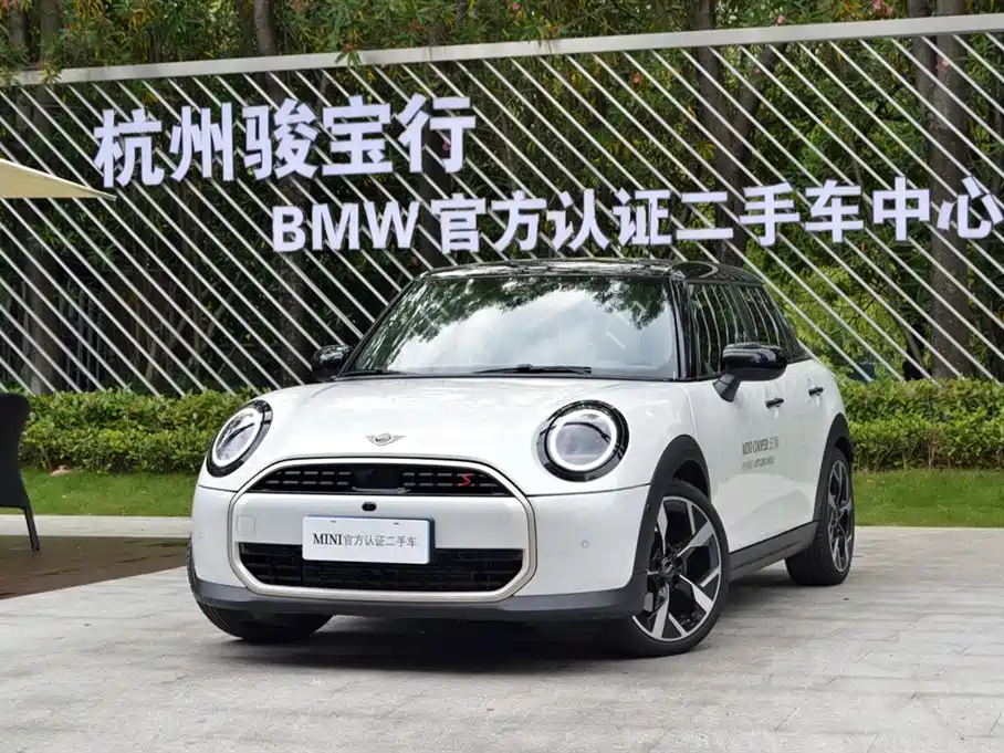 MINI Cooper S 5-door Artist 2025