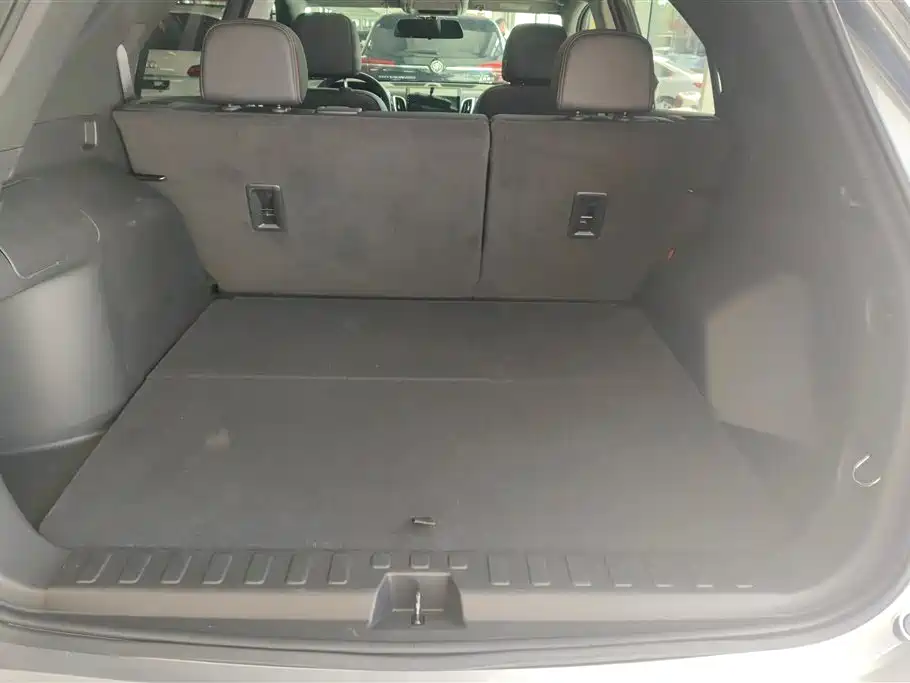 Chevrolet Equinox 2019 535T Automatic Chi Jie Edition China V
