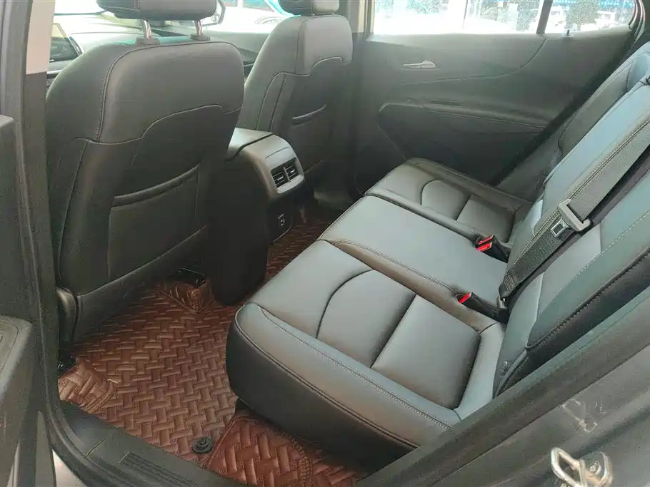 Chevrolet Equinox 2019 535T Automatic Chi Jie Edition China V