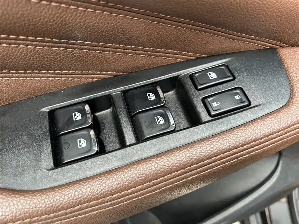 Dongfeng Fengshen AX7 2018 Classic 1.6T Automatic Elite