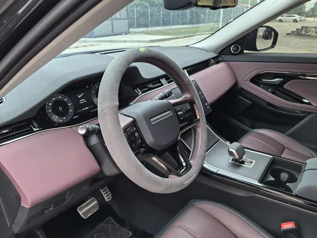 Range Rover Evoque L 2024 SE