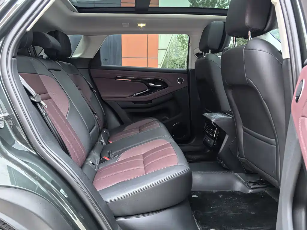 Range Rover Evoque L 2024 SE