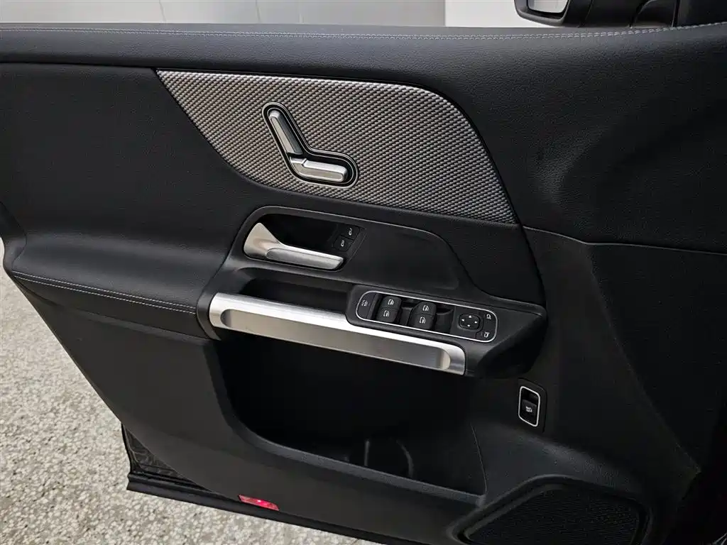 Mercedes-Benz GLB 200 Dynamic Edition (2024 Facelift)