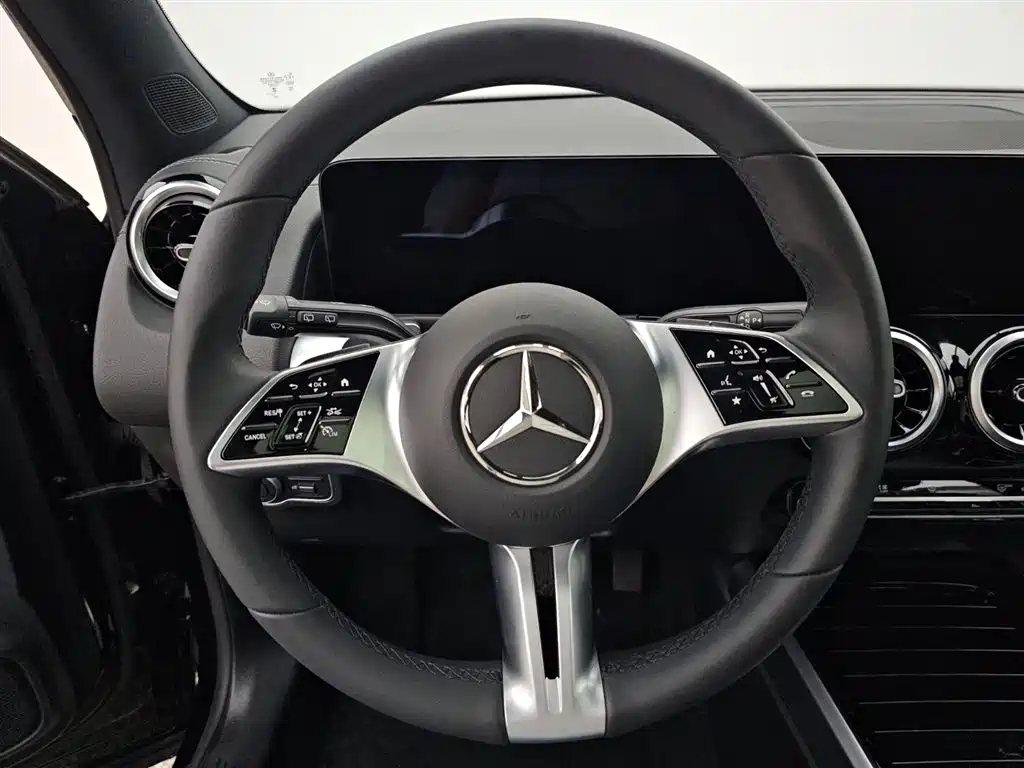 Mercedes-Benz GLB 200 Dynamic Edition (2024 Facelift)