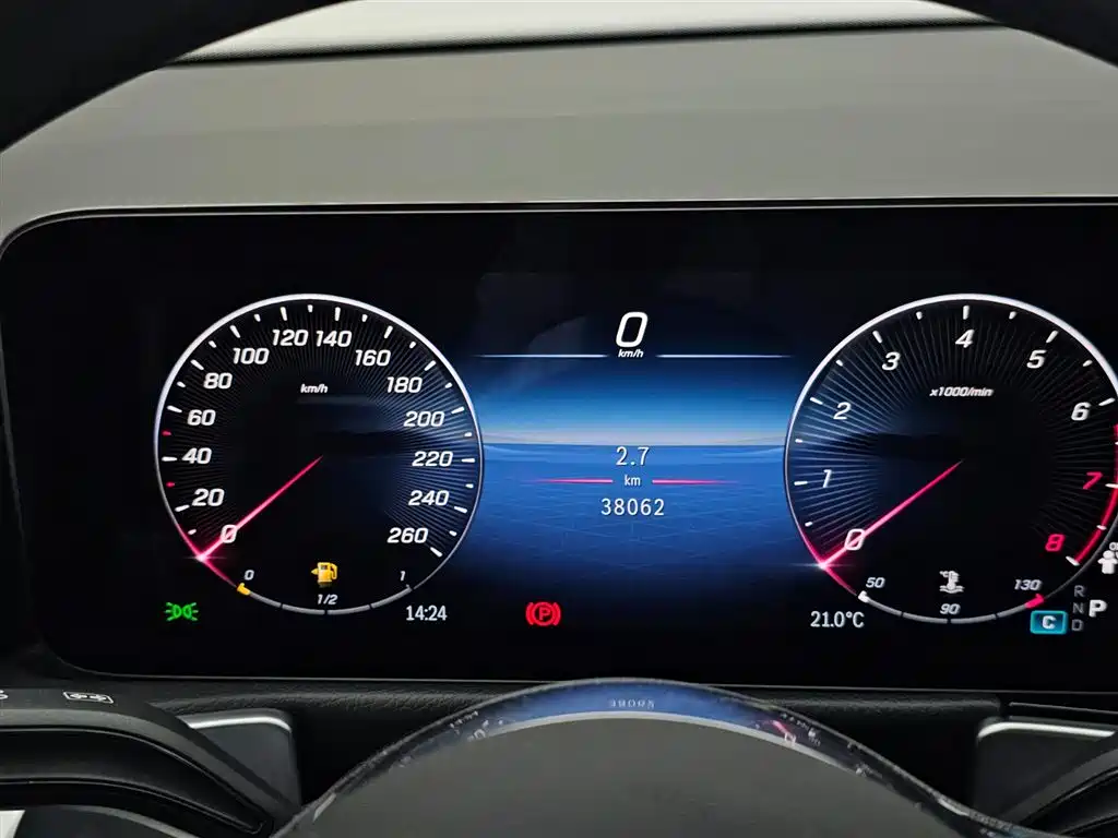 Mercedes-Benz GLB 200 Dynamic Edition (2024 Facelift)