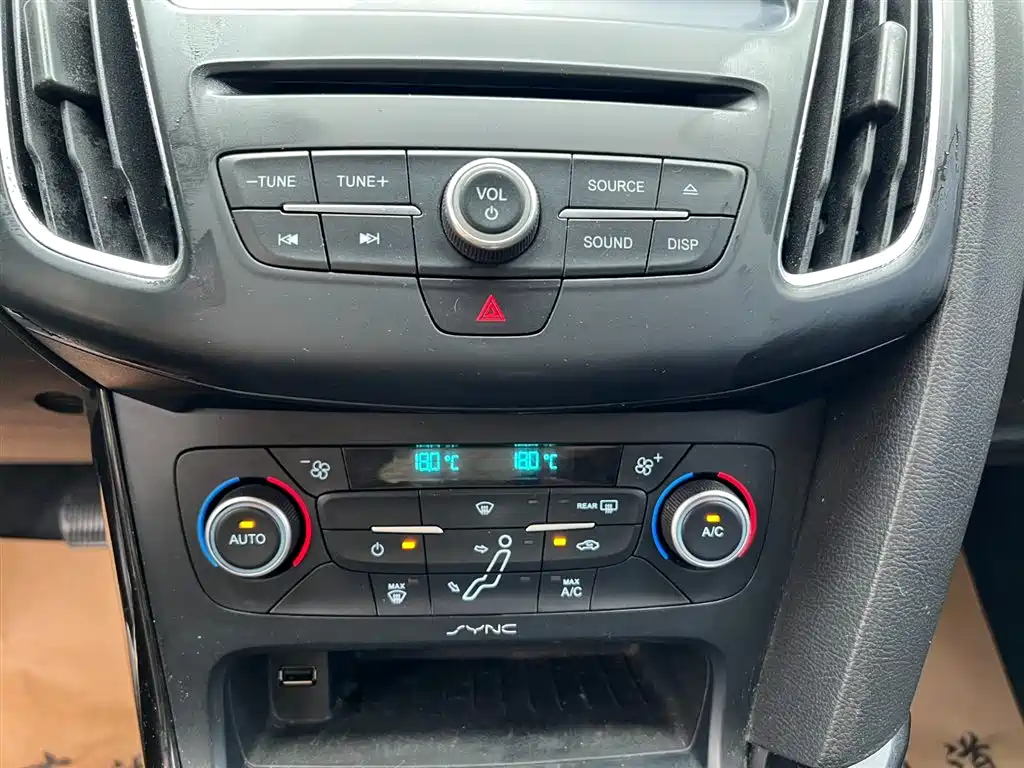 Ford Focus 2018 Hatchback Classic EcoBoost 180 Auto Elite Trim