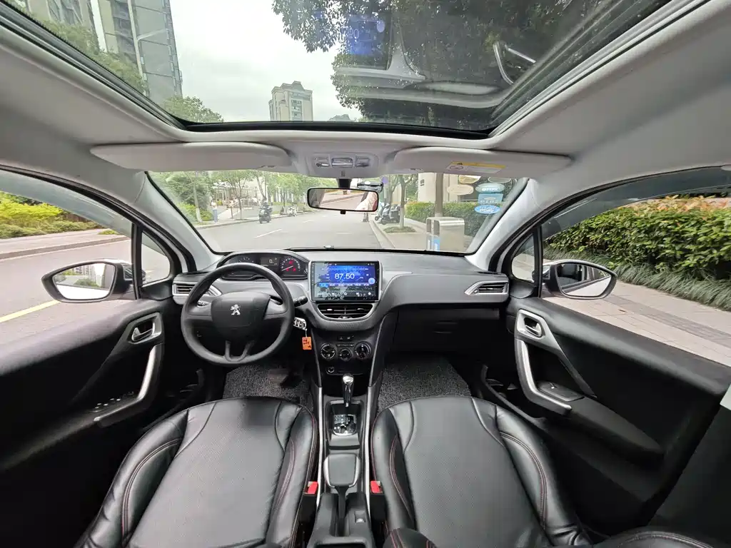 Peugeot 2008 2015 1.6L Automatic Play Cool Edition