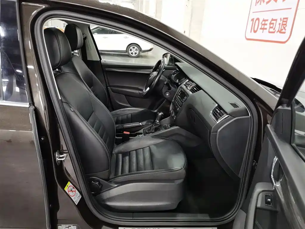 Skoda Octavia 2017 1.6L Automatic Zhixing Edition
