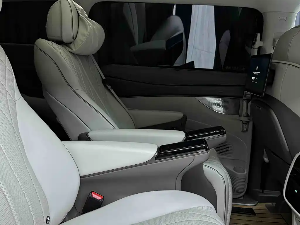 Denza D9 2022 DM-i 970 AWD Flagship