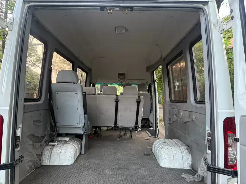 Iveco Bao Di 2017 2.5T Classic A37 Bus High Roof 7-Seater 47Z5