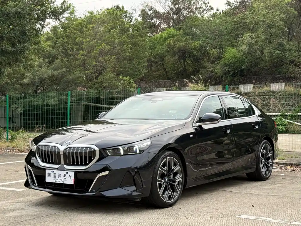 BMW 5 Series 2025 530Li Premium M Sport Package - фото 2